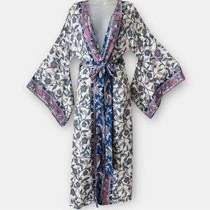 En Creme Kimono Floral Robe Statement Sleeves Size Medium Blue Pink Bohemian